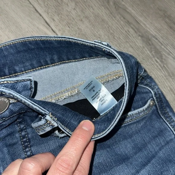 Maurice’s Blue Distressed Women's Jeans size 8 - Picture 3 of 7